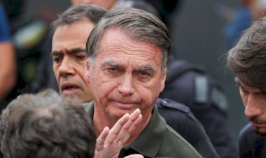 Defesa de Bolsonaro faz dois pedidos inesperados ao STF durante prisão